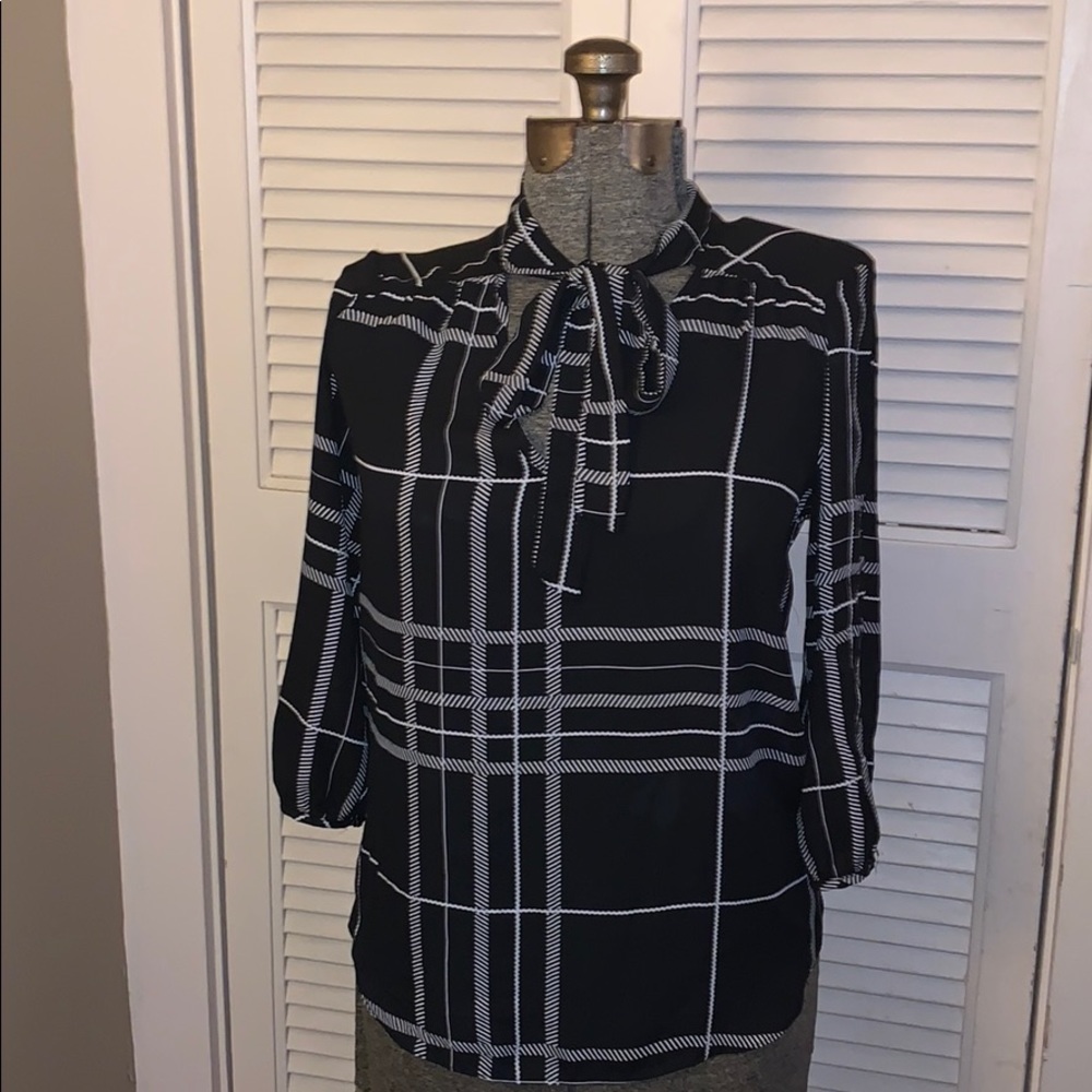 Iz Byer necktie black/white quarter sleeve blouse